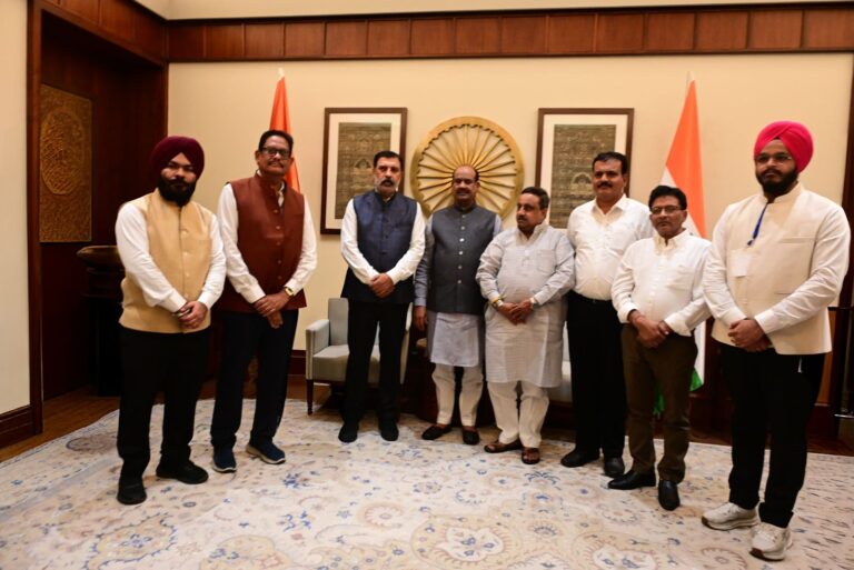 संसद में पहली बार व्यापारियों के लिए विशेष भ्रमण – ओम बिरला ने कैट प्रतिनिधिमंडल का किया स्वागत