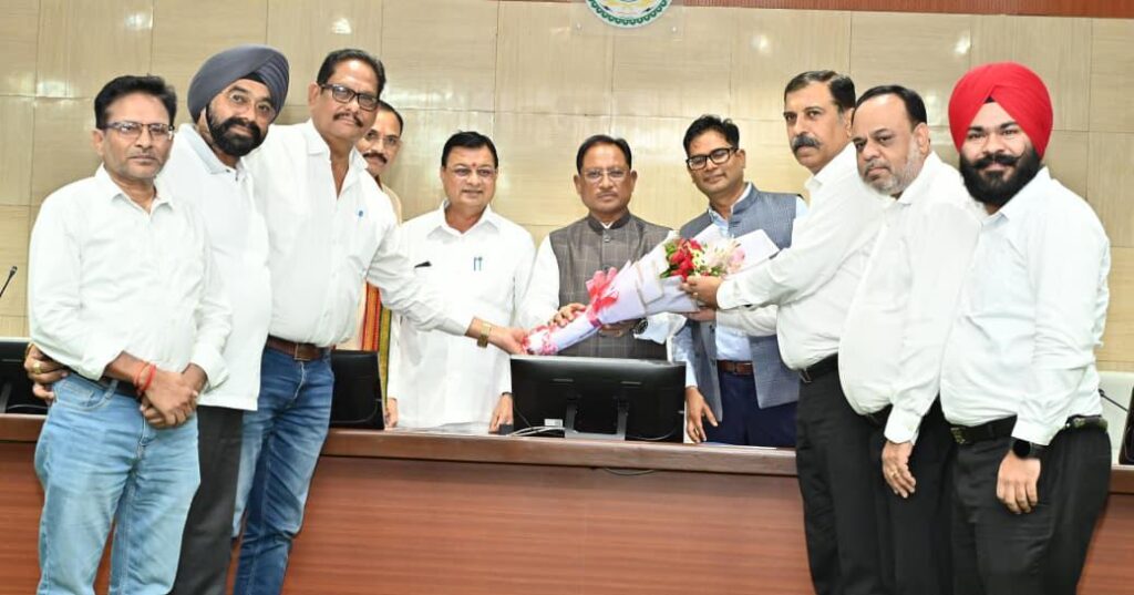 नेक्स्ट जेन जीएसटी 2.0” पर मुख्यमंत्री और व्यापारिक प्रतिनिधियों की ऐतिहासिक बैठक 2 1000413505