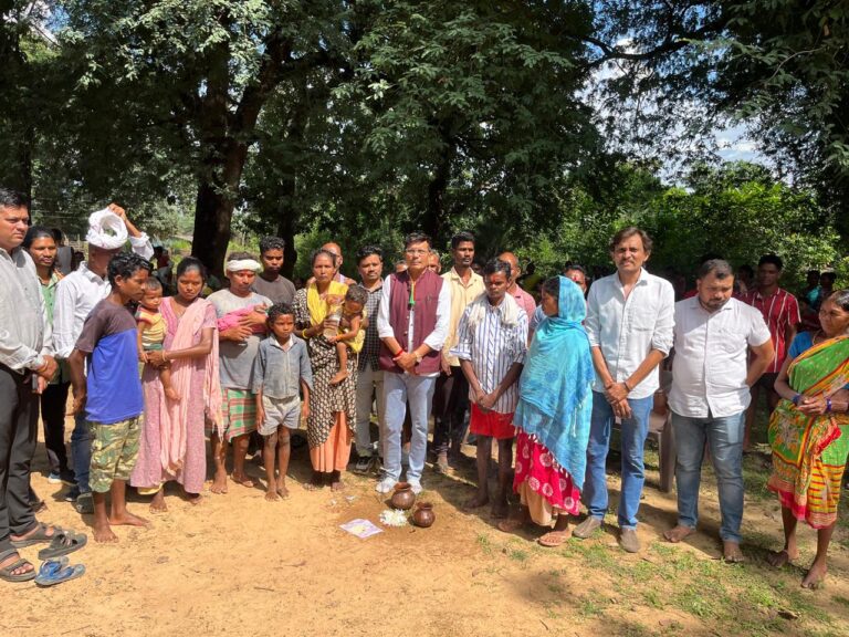 ग्रामवासियों को बहला फुसला कर झूठे प्रलोभन के आड़ में जबरन धर्मांतरण का मामला