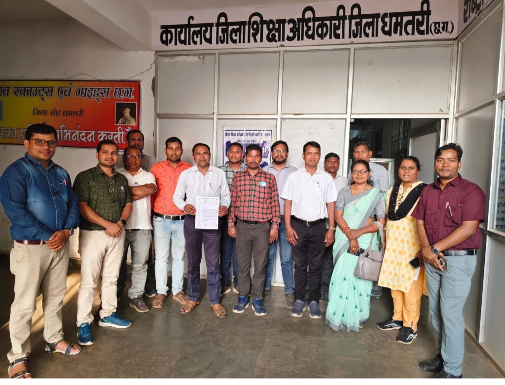 निलंबन के नाम पर मनचाही पोस्टिंग का खेल, शिक्षक फेडरेशन ने जताया विरोध शिक्षक फेडरेशन का तीखा विरोध, उग्र आंदोलन की चेतावनी 2 1000938363